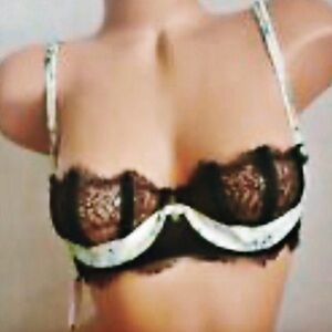 VICTORIA’S SECRET Balconette Demi lace bra